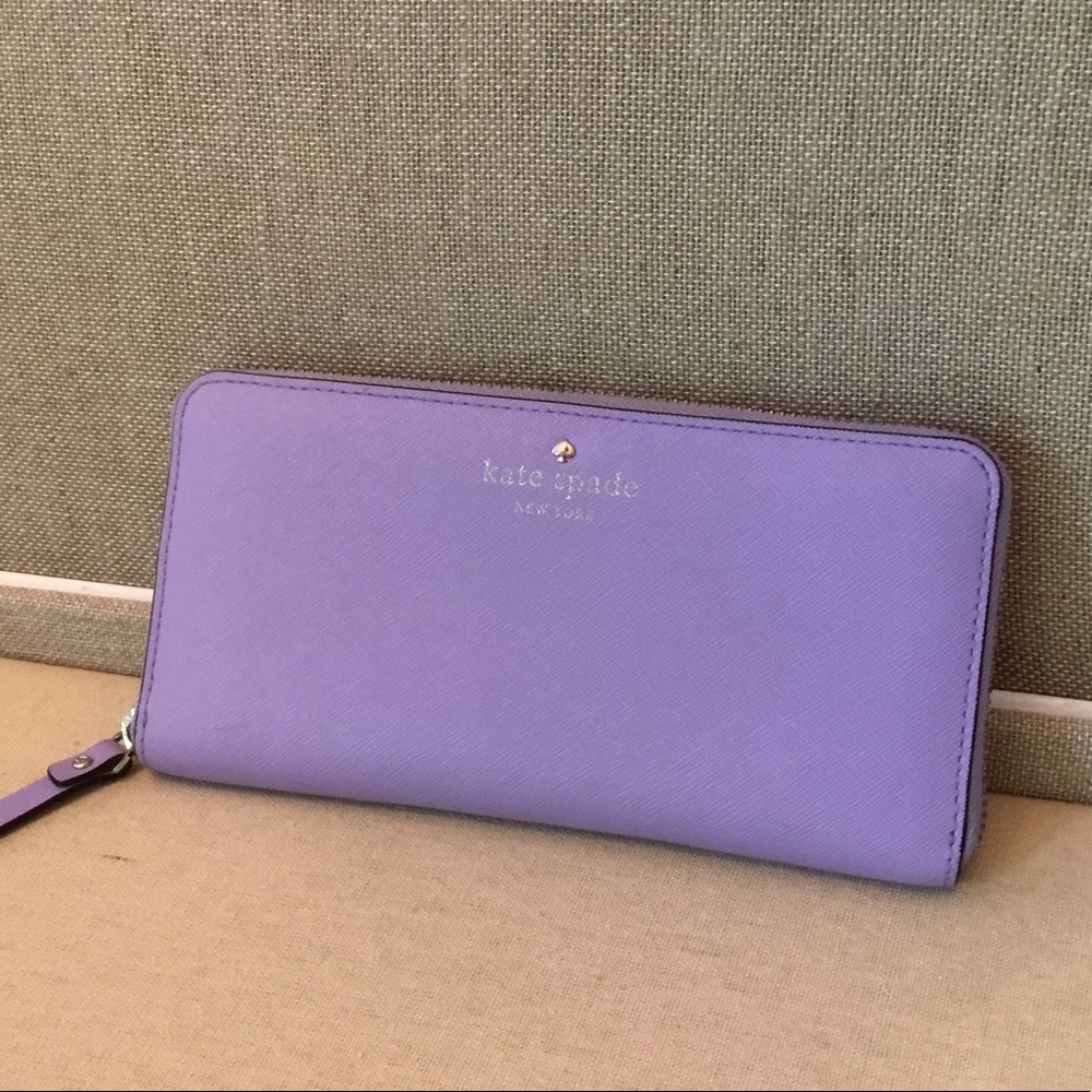 EUC Mikas  Pond Lacey Wallet in Faded Hydrangea